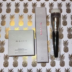 NEW Mally Flawless Finish Transforming Effect Foundation and Kabuki Brush